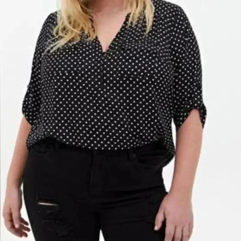 Torrid Women'a Plus S size 3/4 Sleeve Pullover Polkadot Top Size 1X( 14-16) NWT